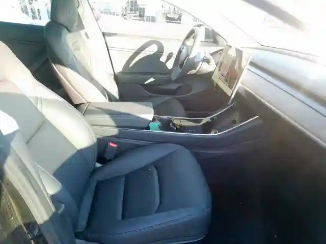 5YJ3E1EA3KF330953 2019 TESLA MODEL 3-4