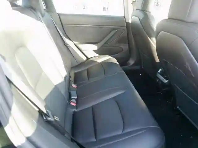 5YJ3E1EA3KF330953 2019 TESLA MODEL 3-5