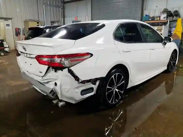 4T1B11HK6JU638888 2018 TOYOTA CAMRY L-3