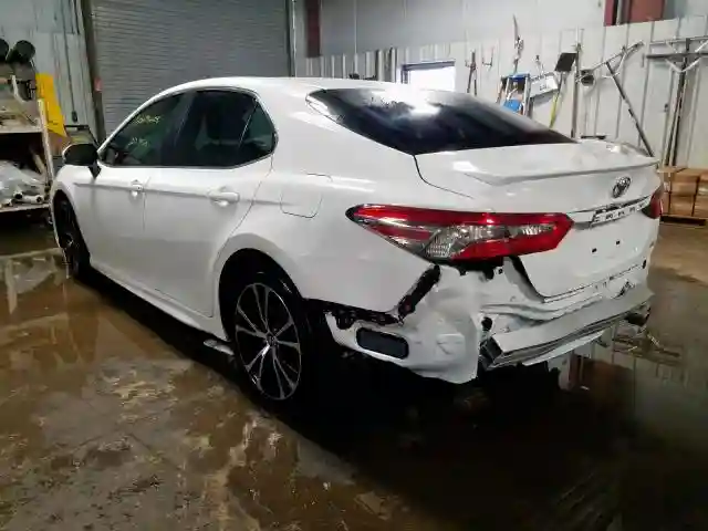 4T1B11HK6JU638888 2018 TOYOTA CAMRY L-2