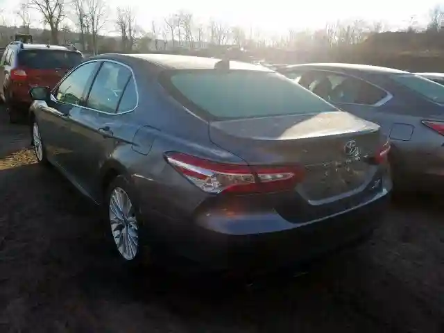 4T1B21HK5JU501079 2018 TOYOTA CAMRY HYBRID-2