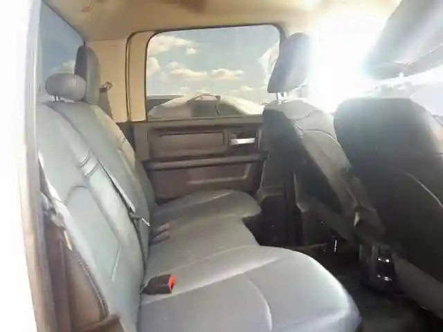 3C63RRGL2KG516129 2019 RAM 3500 TRADESMAN-5