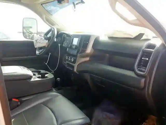3C63RRGL2KG516129 2019 RAM 3500 TRADESMAN-4