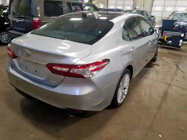 4T1B11HK8JU037028 2018 TOYOTA CAMRY L-3