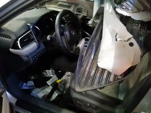 4T1B11HK8JU037028 2018 TOYOTA CAMRY L-5