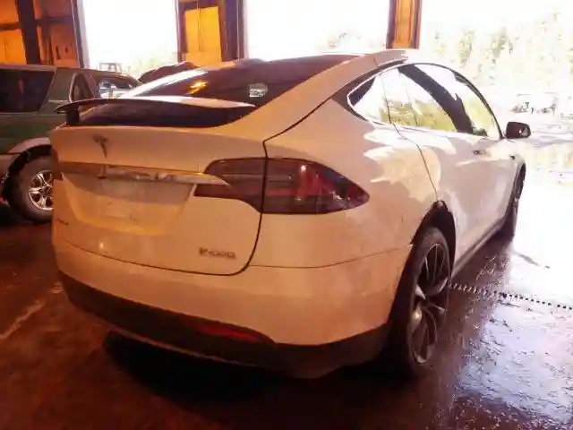 5YJXCAE44HF078608 2017 TESLA MODEL X-3