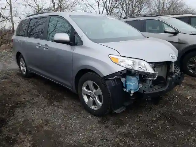 5TDKZ3DC8HS890342 2017 TOYOTA SIENNA LE-0