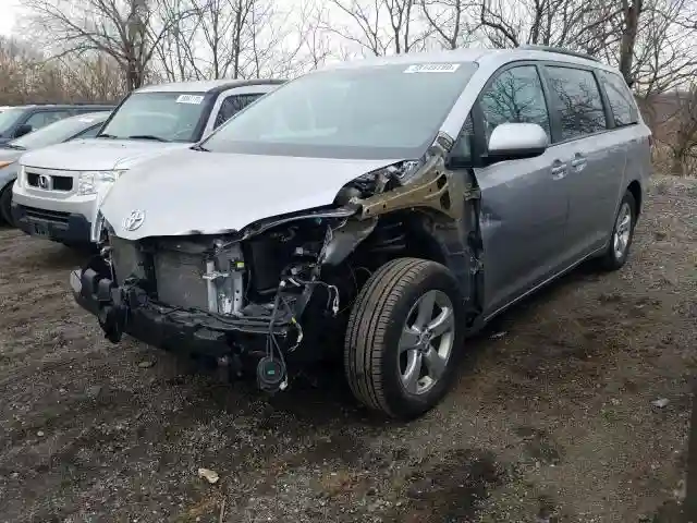 5TDKZ3DC8HS890342 2017 TOYOTA SIENNA LE-1