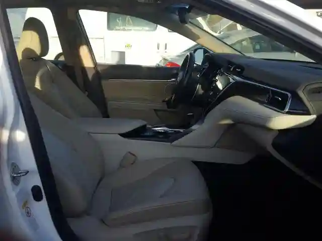 4T1B21HK0JU009642 2018 TOYOTA CAMRY HYBRID-4