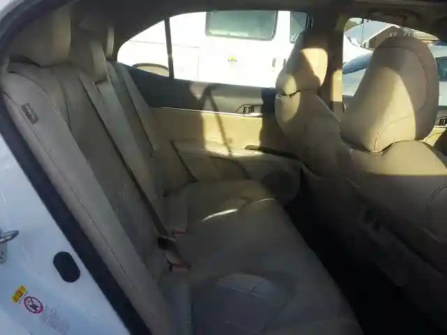 4T1B21HK0JU009642 2018 TOYOTA CAMRY HYBRID-5