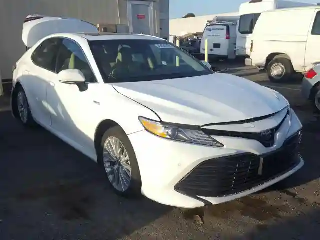 4T1B21HK0JU009642 2018 TOYOTA CAMRY HYBRID-0