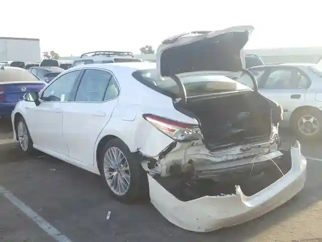 4T1B21HK0JU009642 2018 TOYOTA CAMRY HYBRID-2
