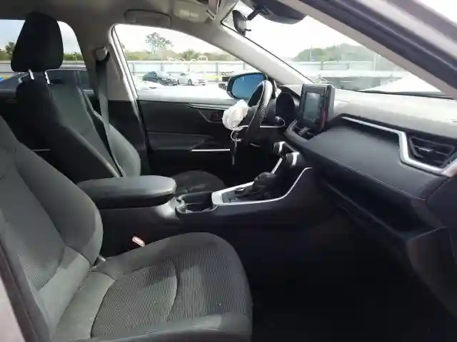 2T3MWRFV5KW016362 2019 TOYOTA RAV4 LE-4