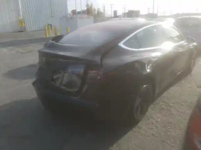 5YJ3E1EA8JF172561 2018 TESLA MODEL 3-3