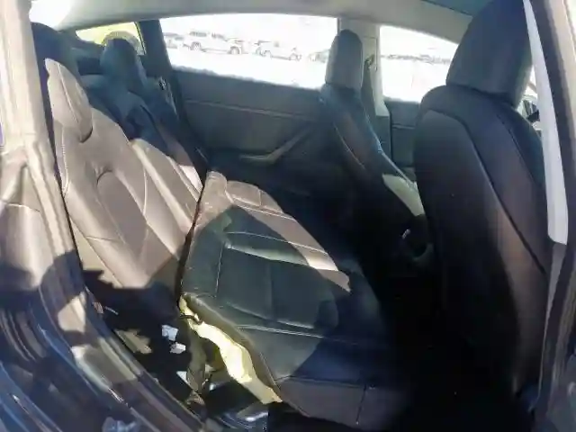 5YJ3E1EA5JF042088 2018 TESLA MODEL 3-5