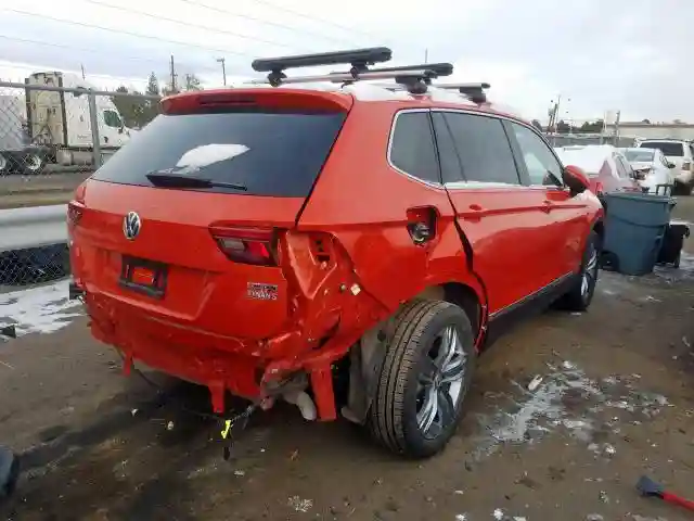 3VV4B7AX8KM094324 2019 VOLKSWAGEN TIGUAN SEL PREMIUM-3