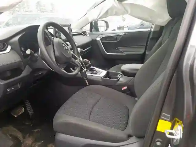 2T3G1RFV7KC004503 2019 TOYOTA RAV4 LE-4