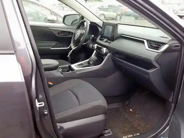 JTMG1RFVXKD030587 2019 TOYOTA RAV4 LE-4