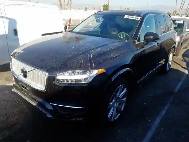 YV4A22PL8J1371037 2018 VOLVO XC90 T6-1