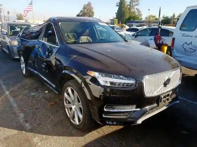 YV4A22PL8J1371037 2018 VOLVO XC90 T6-0
