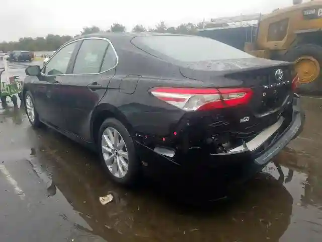 4T1B11HK8JU588155 2018 TOYOTA CAMRY L-2
