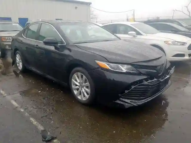 4T1B11HK8JU588155 2018 TOYOTA CAMRY L-0