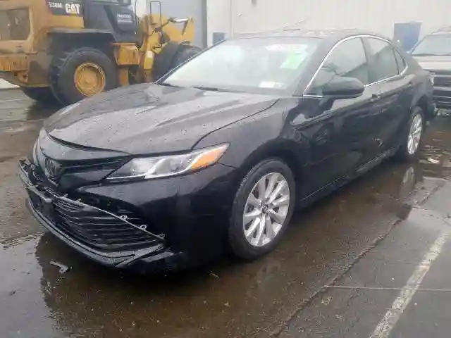 4T1B11HK8JU588155 2018 TOYOTA CAMRY L-1