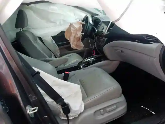 5FNYF5H95JB029840 2017 HONDA PILOT TOURING-4