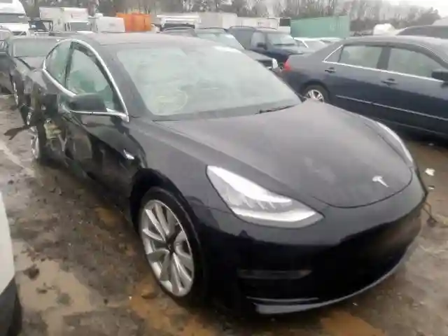 5YJ3E1EB7JF090569 2018 TESLA MODEL 3-0