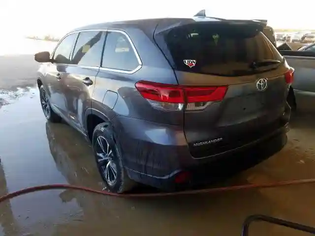 5TDZZRFH4KS319724 2019 TOYOTA HIGHLANDER LE-2