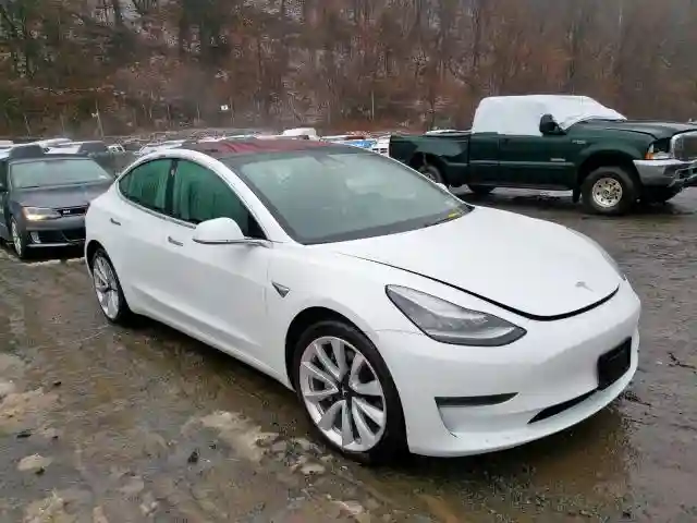 5YJ3E1EB2JF111618 2018 TESLA MODEL 3-0