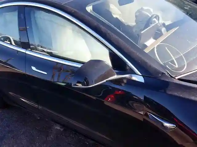 5YJ3E1EA6KF324581 2019 TESLA MODEL 3-4