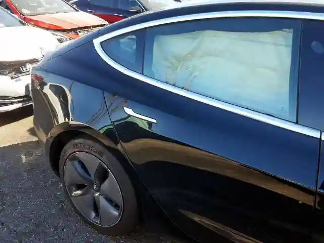 5YJ3E1EA6KF324581 2019 TESLA MODEL 3-5