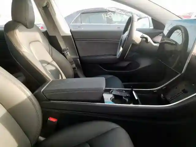 5YJ3E1EB7JF090569 2018 TESLA MODEL 3-4