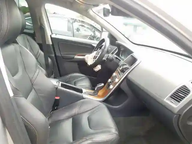 YV440MRU9H2001448 2017 VOLVO XC60 T5 INSCRIPTION-4