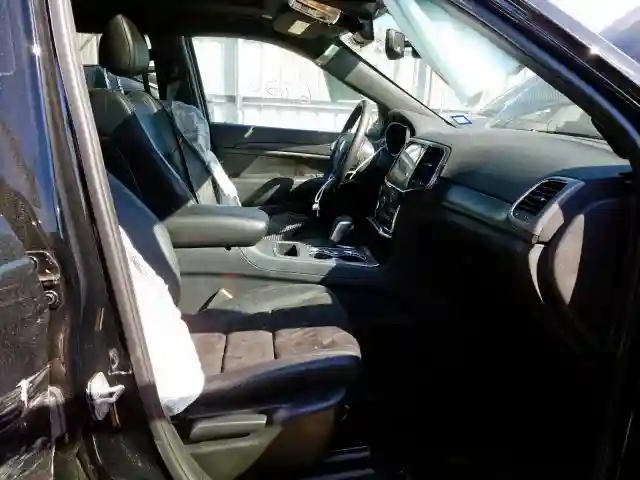 1C4RJEAG8KC597106 2019 JEEP GRAND CHEROKEE LAREDO-4