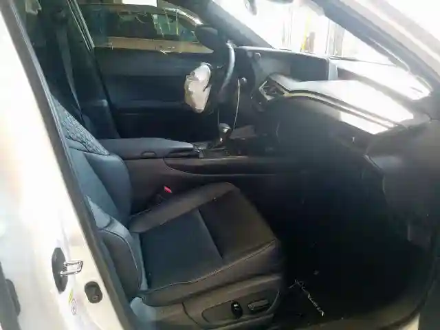 JTHY3JBH1K2001229 2019 LEXUS UX 200-4