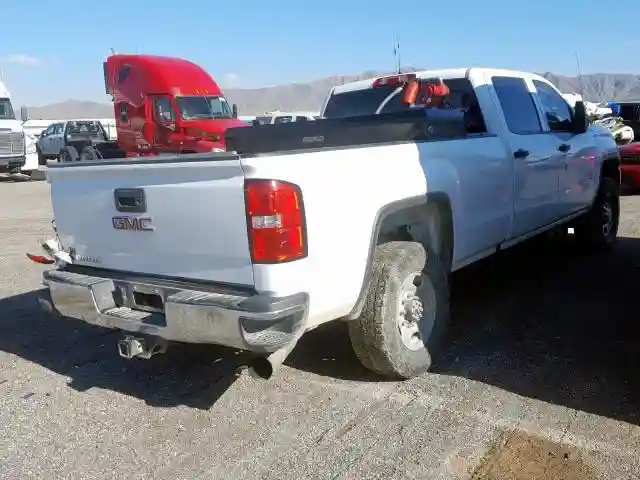 1GT12REY4JF223755 2018 GMC SIERRA K2500 HEAVY DUTY-3