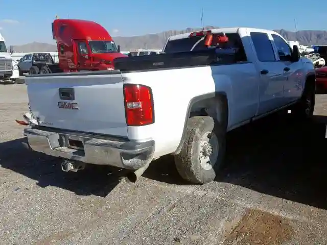 1GT12REY4JF223755 2018 GMC SIERRA K2500 HEAVY DUTY-2