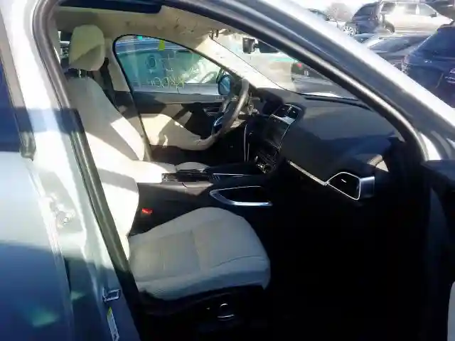 SADCK2FX8KA609779 2019 JAGUAR F-PACE PRESTIGE-4