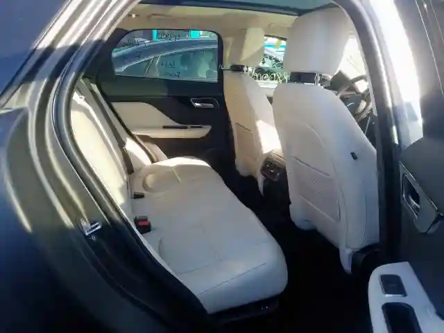 SADCK2FX8KA609779 2019 JAGUAR F-PACE PRESTIGE-5