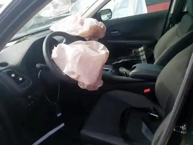 3CZRU6H38KG724587 2019 HONDA HR-V LX-4