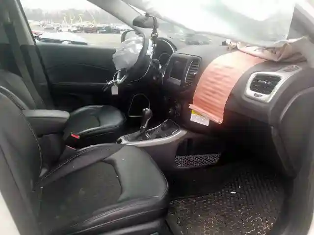 3C4NJDBB6KT628711 2019 JEEP COMPASS LATITUDE-4