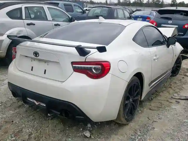 JF1ZNAE11J8700246 2018 TOYOTA 86 GT-3