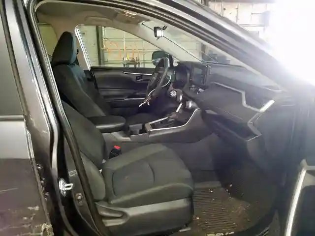 2T3G1RFV6KC050355 2019 TOYOTA RAV4 LE-4