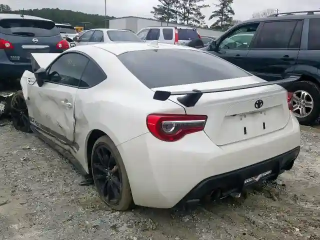 JF1ZNAE11J8700246 2018 TOYOTA 86 GT-2