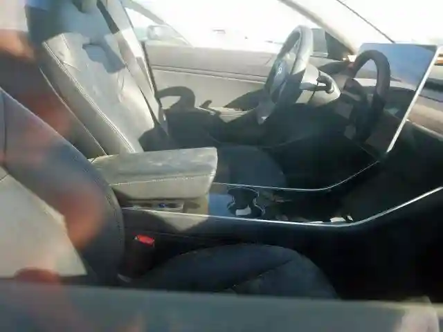 5YJ3E1EA8KF416114 2019 TESLA MODEL 3-4