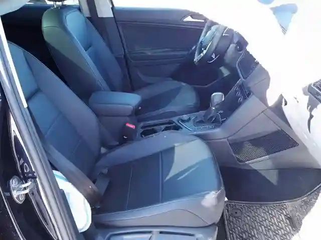 3VV2B7AX2KM076084 2019 VOLKSWAGEN TIGUAN SE-4