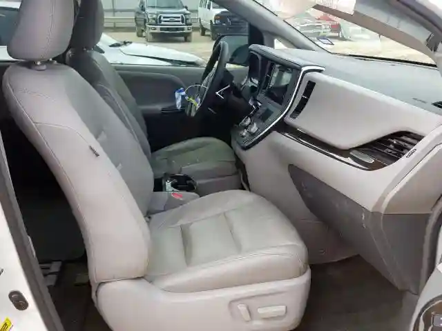 5TDYZ3DC6HS823801 2017 TOYOTA SIENNA XLE-4