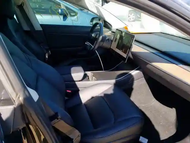 5YJ3E1EB5JF103058 2018 TESLA MODEL 3-4